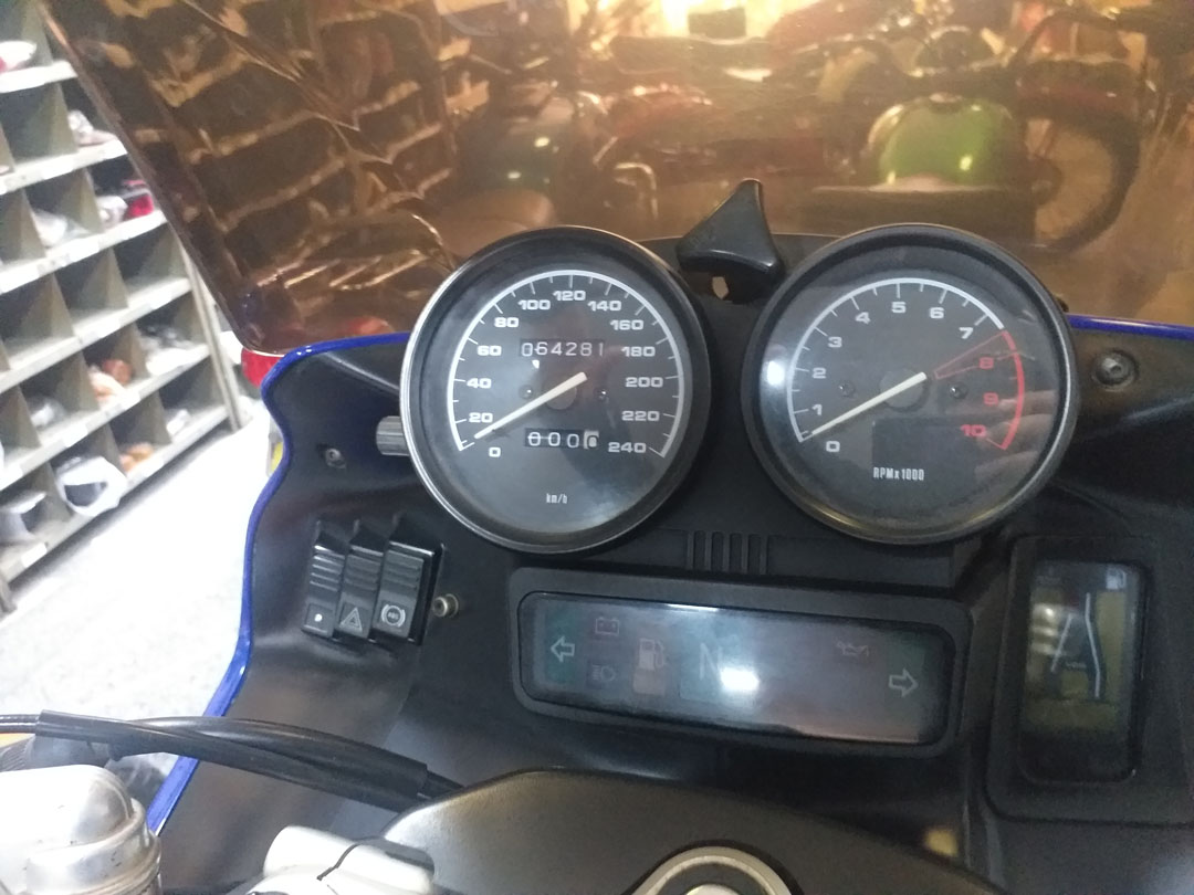 R1100RS_03.jpg
